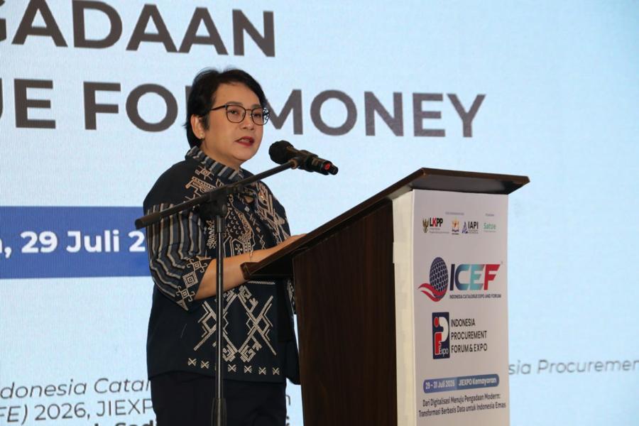 Sarah Sadiqa, Kepala LKPP, berpidato di podium ICEF–IPFE 2026
